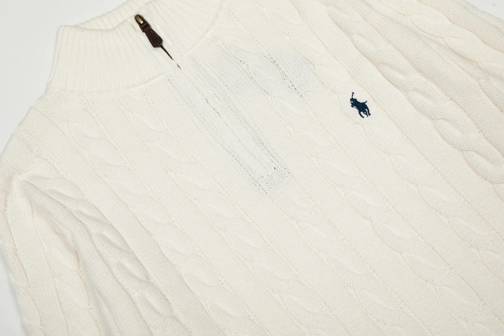 P250 Top quality" Style number: DS014# (not off the shelves all year round) [Ralph Lauren half-zip solid color pony embroidery logo twist knitted sweater] ✅Ralph Lauren half-zip classic basic versatile unisex couple pullover sweater ✅Main supplier platform live broadcast Wholesale entity Replenish when out of stock Not off the shelf ✅ZP quality 1:1 version Scan the code to enter the GF website Counter quality ✅Detailed quality The only one in Guangzhou Imported quality cotton yarn, focusing on high-end, cost-effective, good quality needless to say ✅The version is restored to the original order, the maximum size can be worn up to 200 pounds, loose, comfortable and stress-free ✅The upper body is simple and easy to match, ootd must-have style, good-looking clothes are never picky, a must-have wardrobe recommendation Size: S-XL Color: Navy blue milk white black pure white gray khaki light blue yellow pink olive green red blue label red gold label